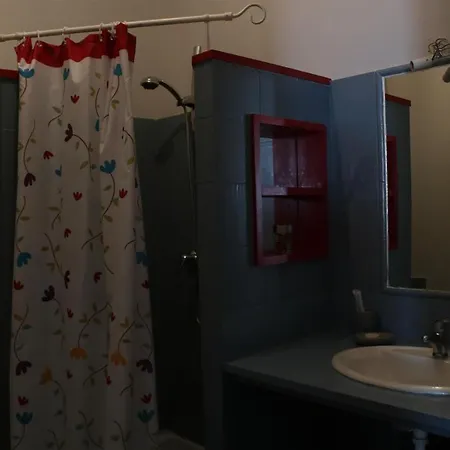 Le Patio Gironnais Bed & Breakfast *