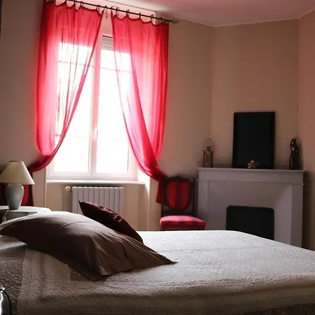 Le Patio Gironnais לינה וארוחת בוקר